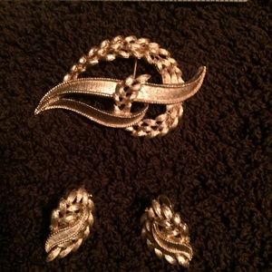 Trifari Vintage Gold Brooch and Earrings